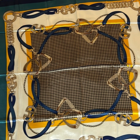 R-2230- Women's Scarf Orange Cream And Blue Colors NWT - Picture 3 of 7